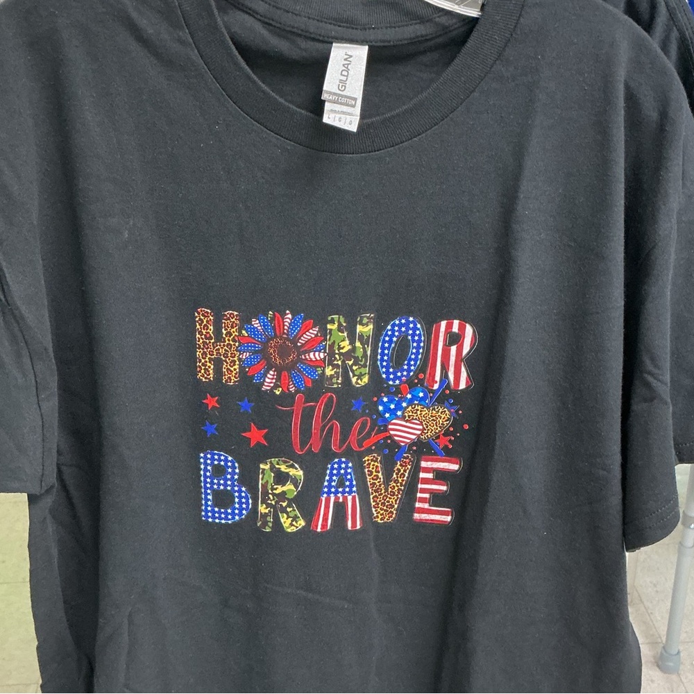 Gildan Black Short Sleeve Tee Honor the Brave Women’s Size Large